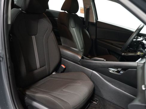 Used 2024 Hyundai Elantra SE image 24