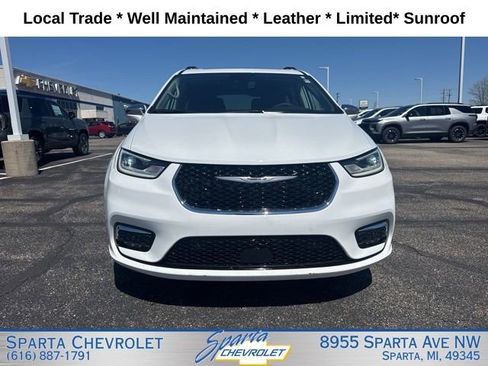 Used 2022 Chrysler Pacifica Limited image 8