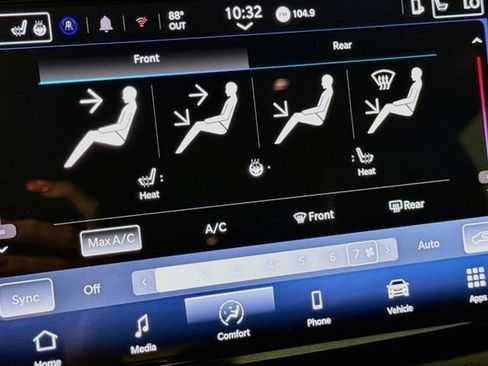 Used 2025 Chrysler Pacifica Select FWD image 19