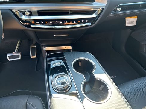New 2026 Cadillac Lyriq V AWD/4WD image 36