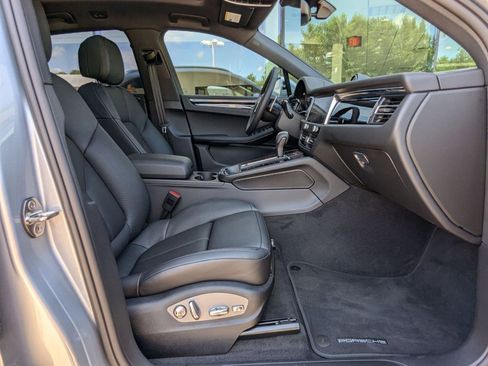 Used 2025 Porsche Macan image 25