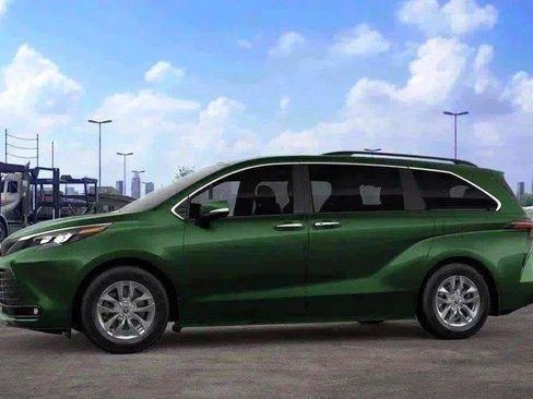 New 2026 Toyota Sienna XLE AWD/4WD image 3