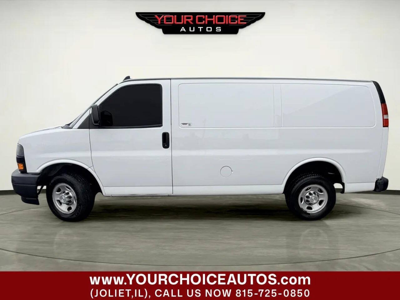 Used 2018 Chevrolet Express 2500 RWD image 2