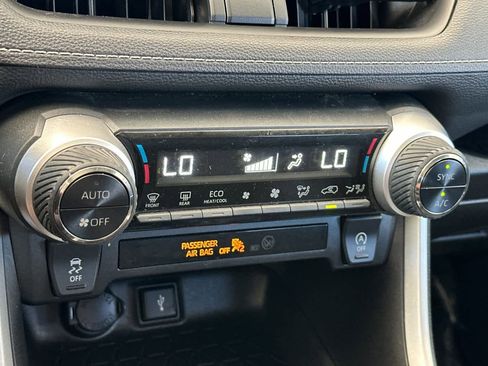 Used 2022 Toyota RAV4 XLE image 22