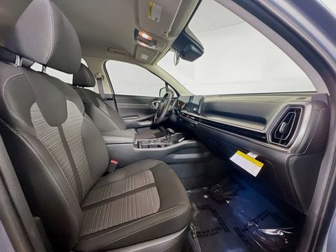 Used 2025 Kia Sorento LX image 27