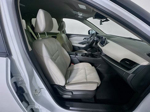 Used 2024 Nissan Rogue SV image 33