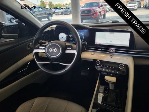 Used 2025 Hyundai Elantra Limited FWD image 15