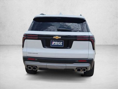 Used 2026 Chevrolet Traverse LT w/ Sun and Wheel Package FWD image 6