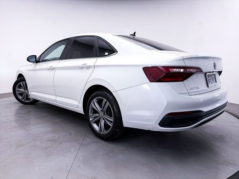 Used 2023 Volkswagen Jetta SE w/ Panoramic Sunroof Package FWD image 2