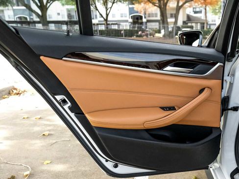 Used 2019 BMW 530i xDrive w/ M Sport Package image 48