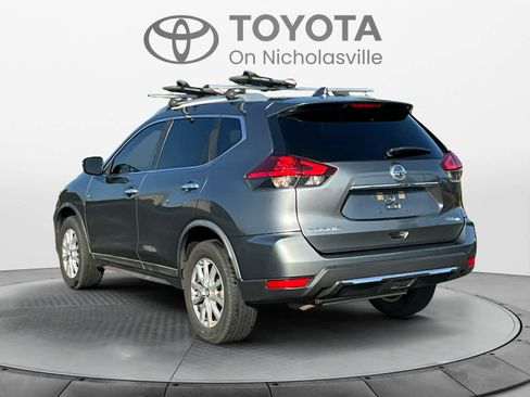 Used 2017 Nissan Rogue SV AWD/4WD image 3
