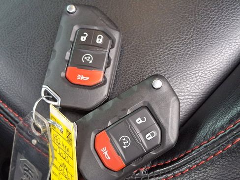 Used 2023 Jeep Gladiator Rubicon w/ Cold Weather Group image 3