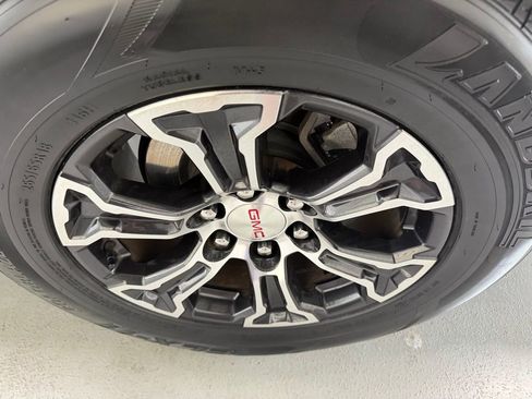 Used 2023 GMC Canyon AT4 w/ AT4 Premium Package AWD/4WD image 11