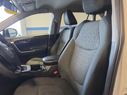 Used 2021 Toyota RAV4 XLE AWD/4WD image 22