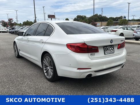 Used 2020 BMW 530i w/ Premium Package RWD image 3