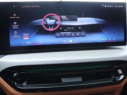 Certified 2025 BMW 430i w/ Premium Package image 34