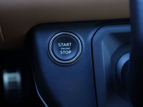 Certified 2024 Land Rover Defender 110 X-Dynamic SE image 27