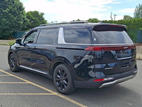 Certified 2023 Kia Carnival SX FWD image 5
