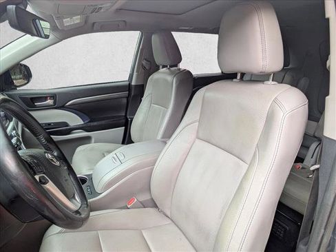 Used 2019 Toyota Highlander Limited image 10