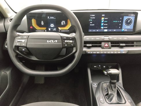 Used 2025 Kia K4 FWD image 22