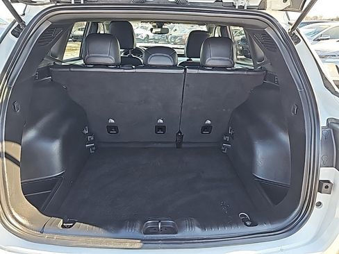 Used 2025 Jeep Compass Limited image 32