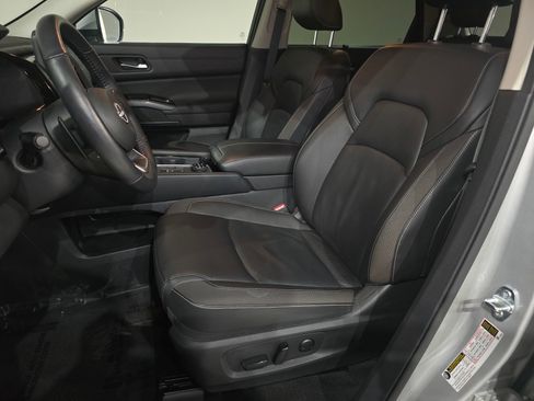 Used 2025 Nissan Pathfinder SL image 21