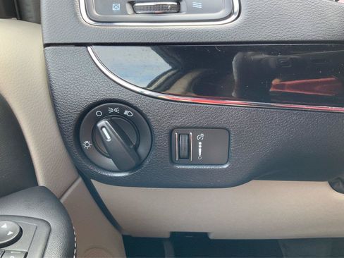 Used 2017 Dodge Grand Caravan SE FWD image 17