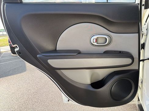 Used 2016 Kia Soul image 17