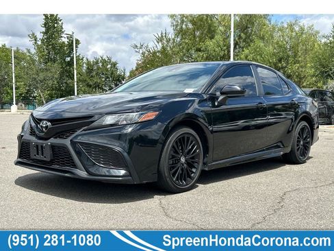 Used 2021 Toyota Camry SE FWD image 1