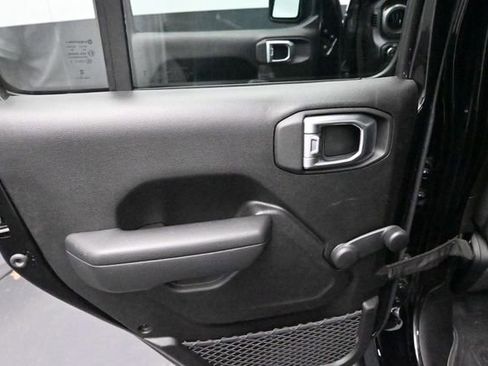 Used 2023 Jeep Gladiator Sport AWD/4WD image 24