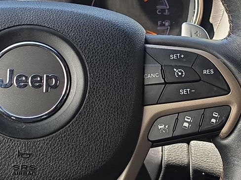 Used 2017 Jeep Grand Cherokee Overland w/ Jeep Active Safety Group AWD/4WD image 14