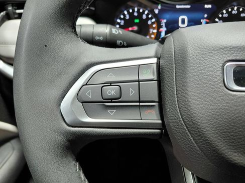 Certified 2025 Jeep Compass Limited AWD/4WD image 36