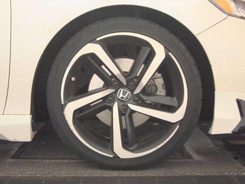 Used 2018 Honda Accord Sport image 9