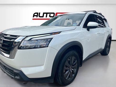Used 2022 Nissan Pathfinder SV w/ SV Premium Package image 3