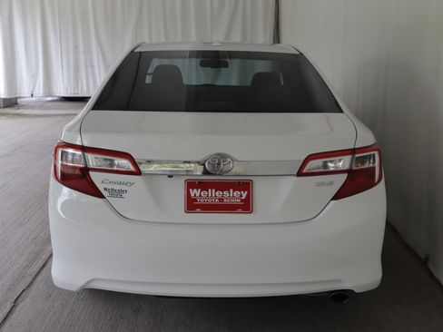 Used 2012 Toyota Camry XLE w/ Convenience Pkg FWD image 26