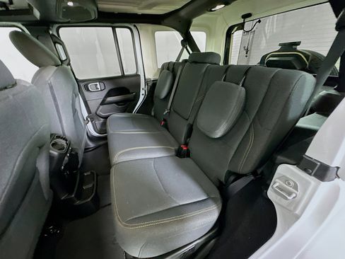 Used 2025 Jeep Wrangler Sahara image 26