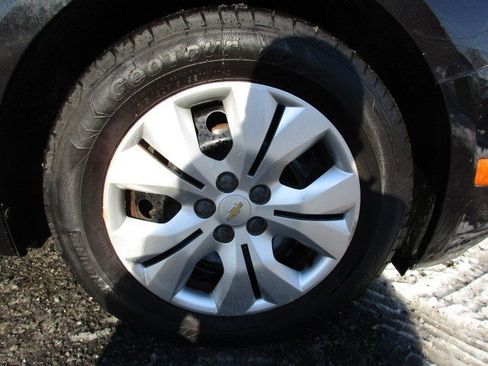 Used 2013 Chevrolet Cruze LS image 12