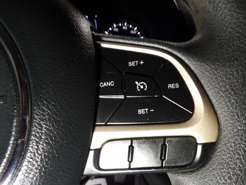 Used 2017 Jeep Renegade Sport w/ Power & Air Group FWD image 15