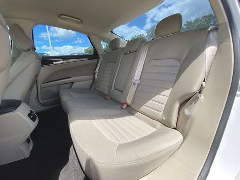 Used 2020 Ford Fusion SE FWD image 23