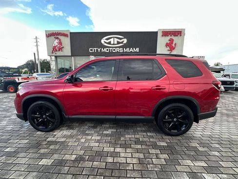 Used 2025 Honda Pilot Black Edition image 4