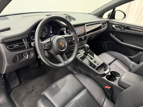 Certified 2025 Porsche Macan image 26