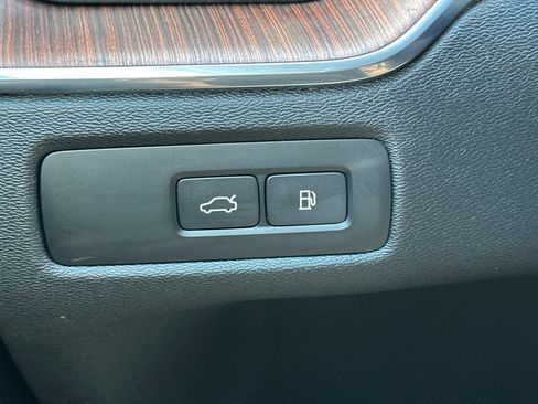 Certified 2023 Volvo XC60 T8 Ultimate AWD/4WD image 33