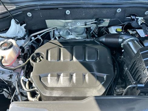 Used 2025 Volkswagen Atlas SE FWD image 30