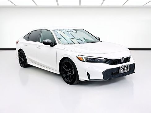 Used 2025 Honda Civic Sport image 3