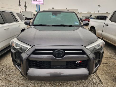 Used 2023 Toyota 4Runner SR5 Premium image 2