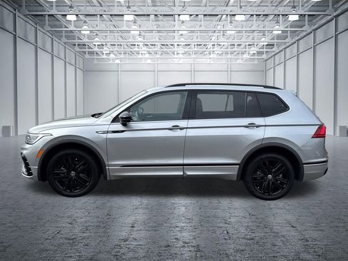 Used 2022 Volkswagen Tiguan SE R-Line AWD/4WD image 3
