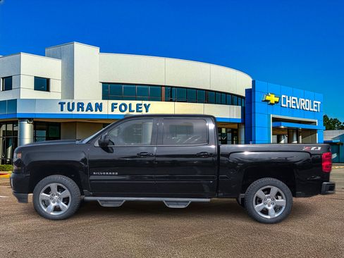 Used 2018 Chevrolet Silverado 1500 LT w/ All Star Edition image 2