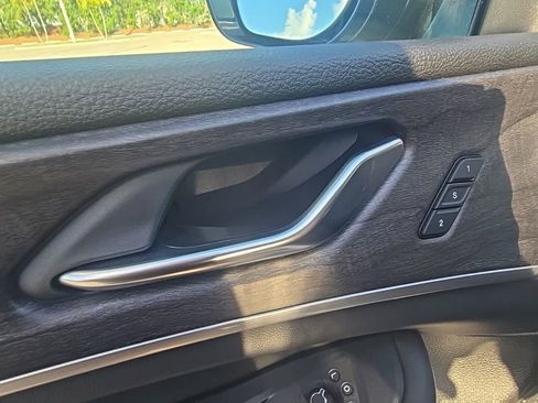 Used 2024 Jeep Grand Cherokee Limited w/ Black Appearance Package image 15