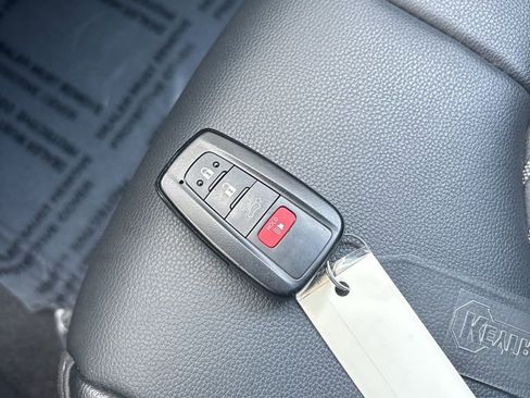 Used 2023 Toyota Highlander XSE FWD image 35