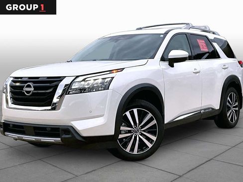Used 2025 Nissan Pathfinder Platinum w/ Cargo Package FWD image 1